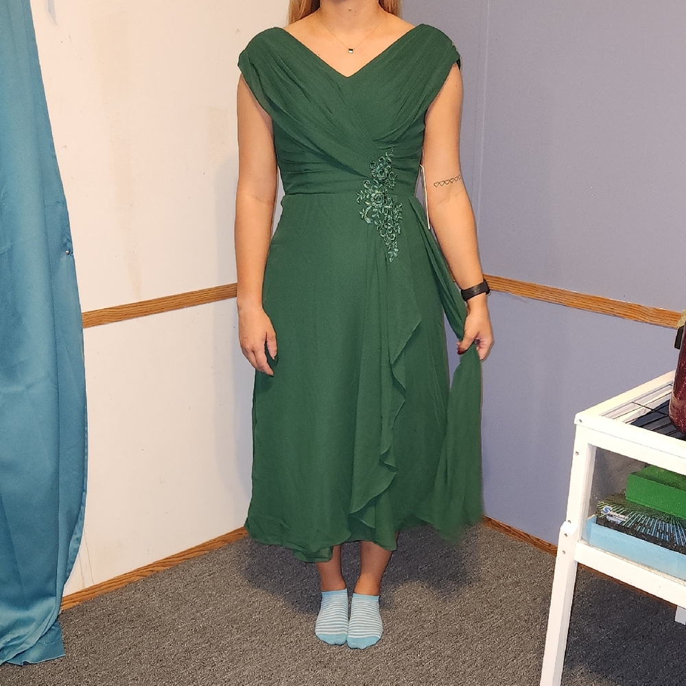 Chic Green Midi Dress for Women